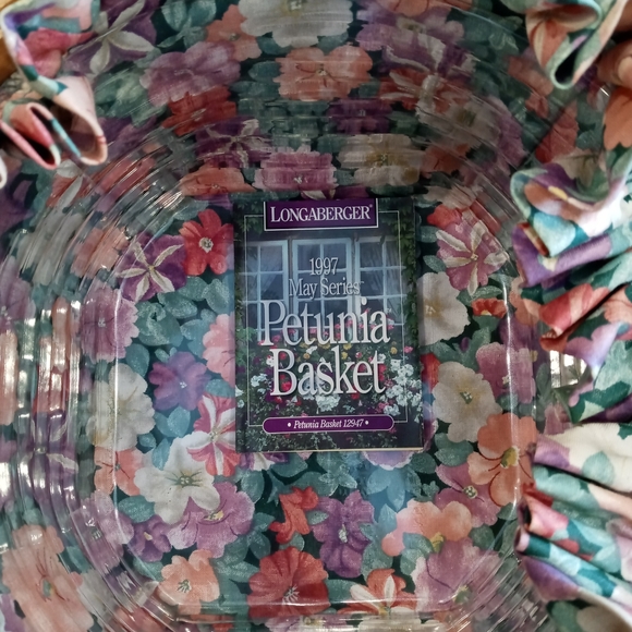 Longaberger petunia Basket - Picture 2 of 2